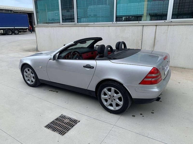 Usata Mercedes SLK230 193 CV (141 kW) 1997 Argento Cabrio