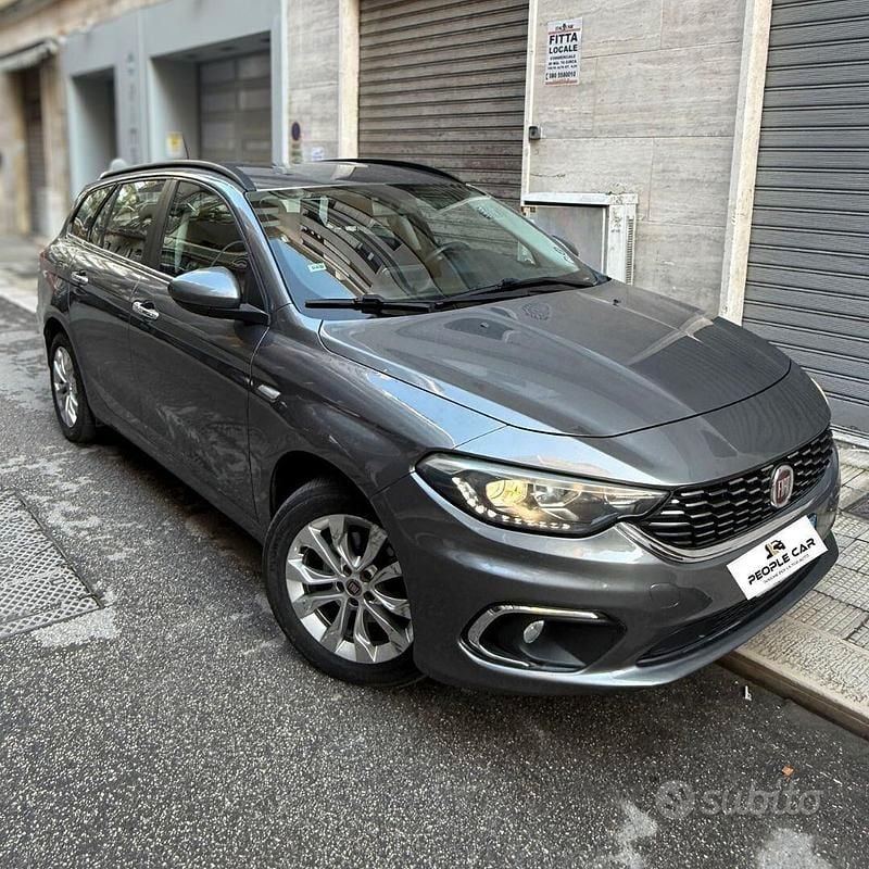 Usata Fiat Tipo 120 CV (88 kW) 2017 Grigio Station wagon