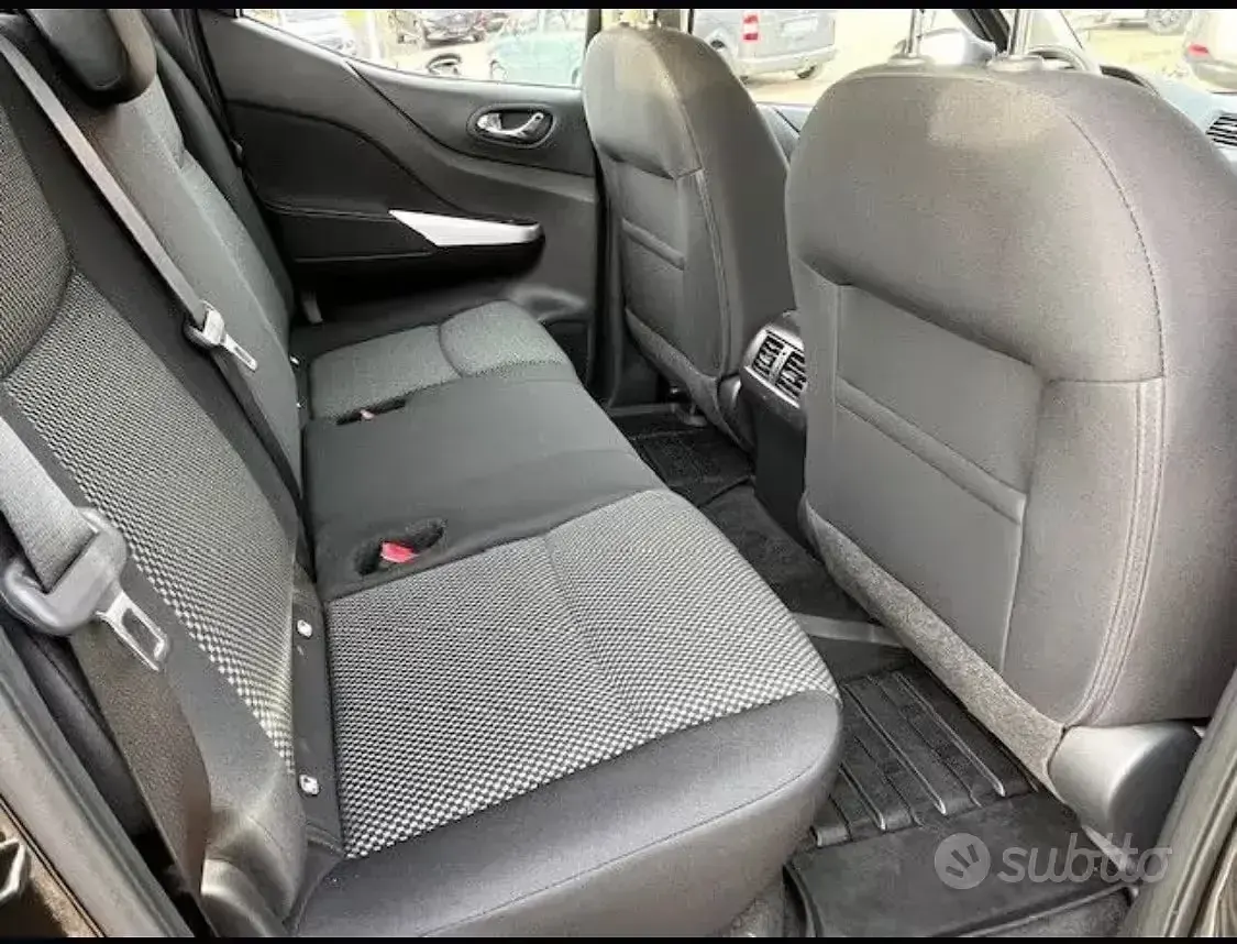 Usata Nissan Navara N-Connecta 190 CV (139 kW) 2020 Nero Pick-up