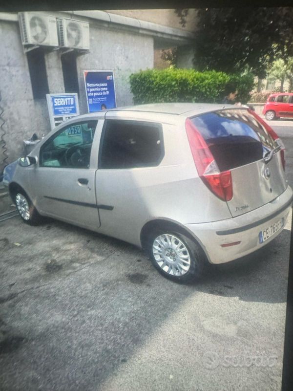 Usata Fiat Punto 60 CV (44 kW) 2004 Grigio Utilitaria
