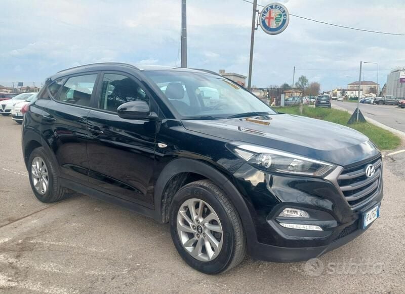 Nero Usata 2018 Hyundai Tucson SUV | 14.400 € (Buon prezzo) - Immagine 1/4