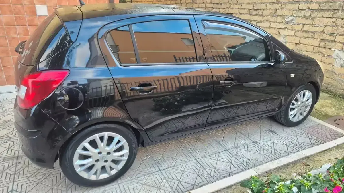 Usata Opel Corsa 80 CV (58 kW) 2009 Nero Utilitaria