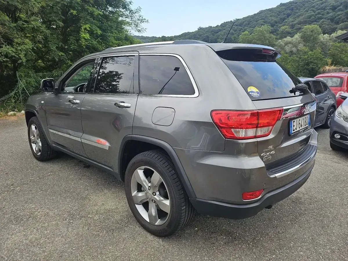 Usata Jeep Grand Cherokee Overland 241 CV (177 kW) 2011 Grigio SUV
