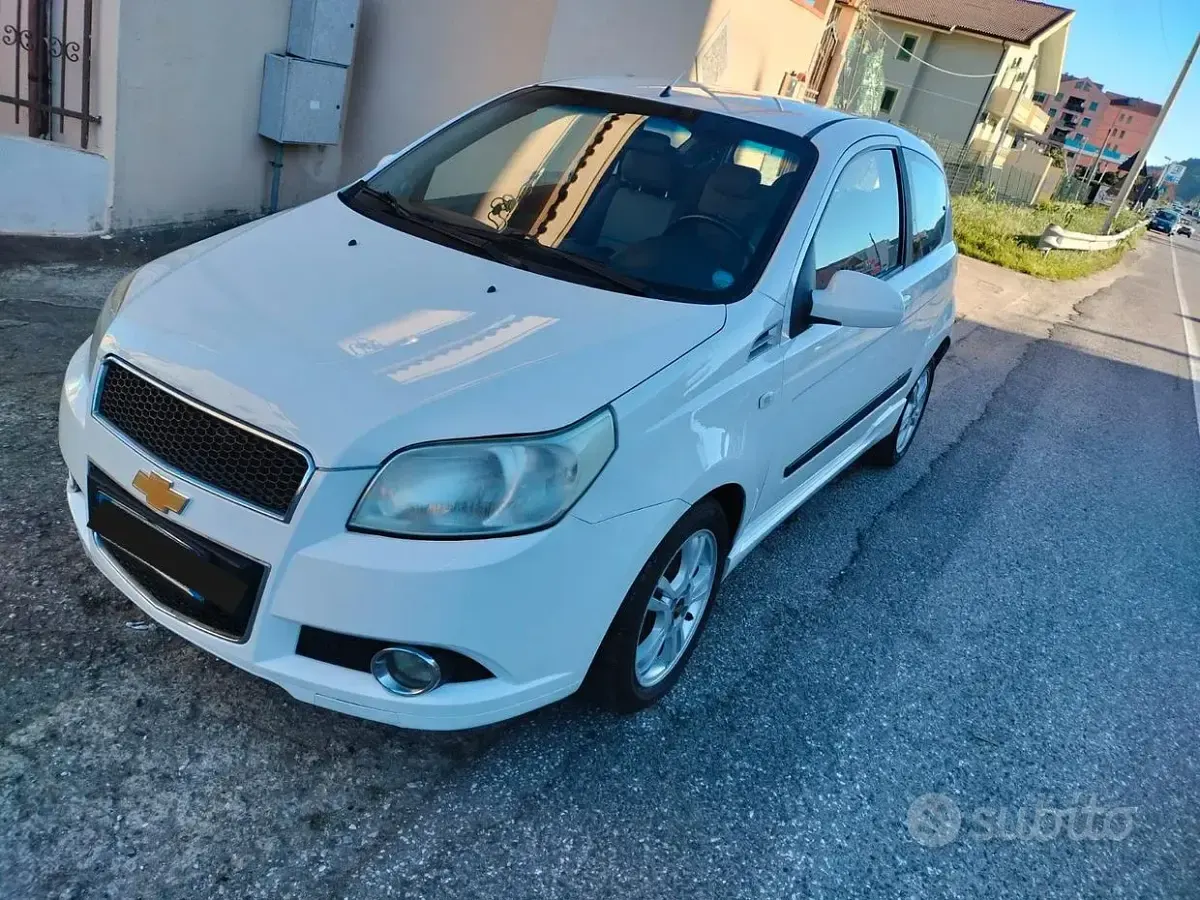 Usata Chevrolet Aveo 84 CV (61 kW) 2008 Bianco Utilitaria
