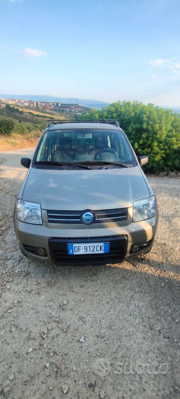 Usata 2006 Fiat Panda 4x4 Due volumi | 5000 € (Buon prezzo) - Immagine 1/4
