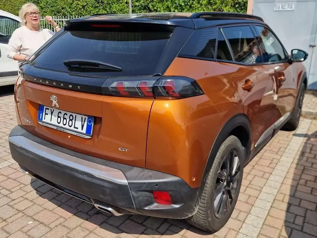 Usata Peugeot 2008 GT 155 CV (114 kW) 2019 Arancione SUV