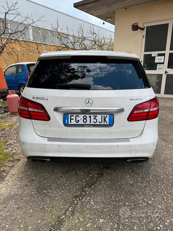 Usata Mercedes B200 2016 Bianco Monovolume