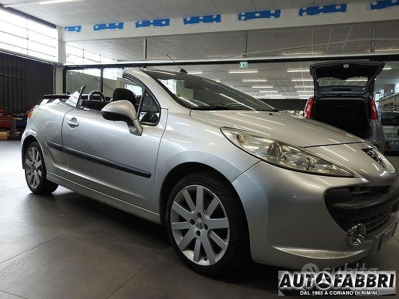 Argento(met.) Usata 2008 Peugeot 207 CC Cabrio | 4900 € (Cara) - Immagine 1/4