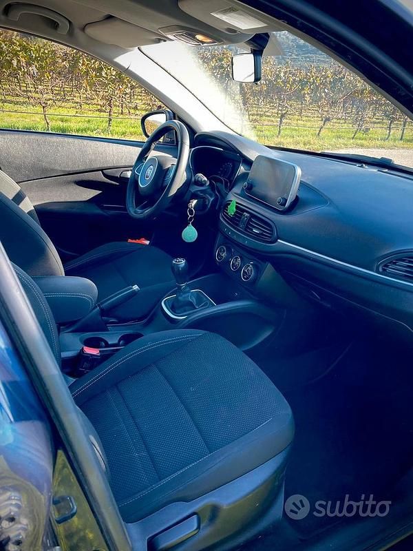 Usata Fiat Tipo Lounge 95 CV (69 kW) 2018 Blu/azzurro Berlina