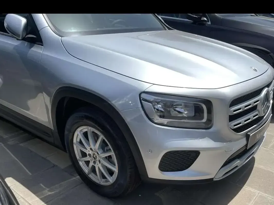 Usata Mercedes GLB200 Executive 150 CV (110 kW) 2021 Argento SUV