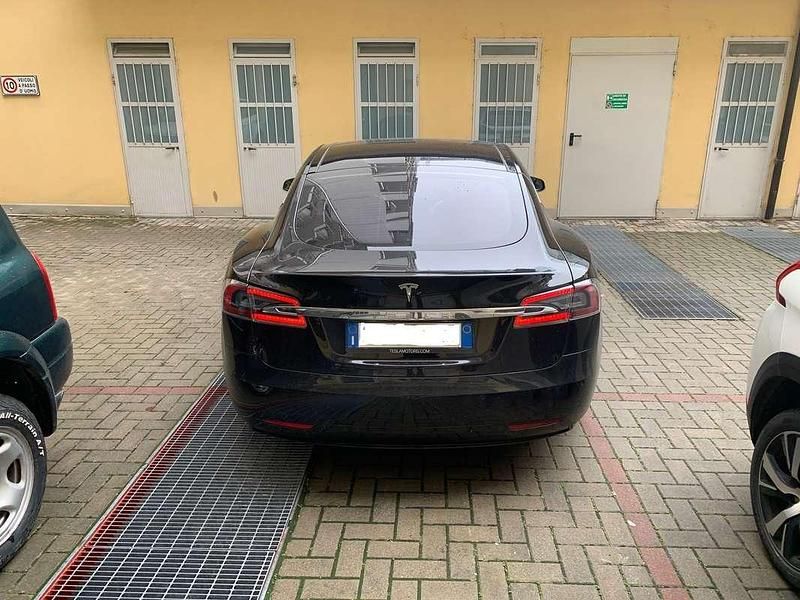 Usata Tesla Model S 135 kW (184 CV) 2017 Nero Utilitaria