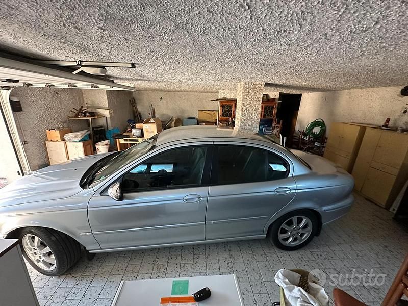 Usata Jaguar X-type 196 CV (144 kW) 2006 Grigio Berlina