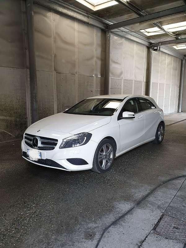 Usata Mercedes A180 Premium 109 CV (80 kW) 2015 Bianco Berlina