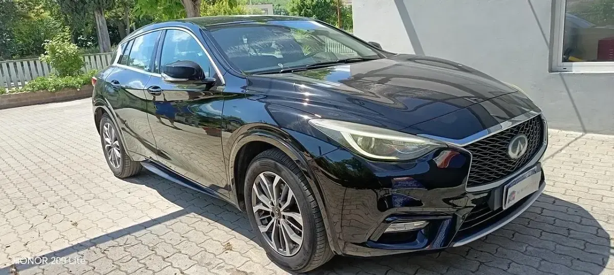 Usata Infiniti Q30 Business 110 CV (80 kW) 2017 Nero SUV