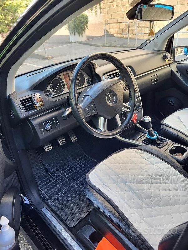 Usata Mercedes B200 Premium 2010 Nero Monovolume