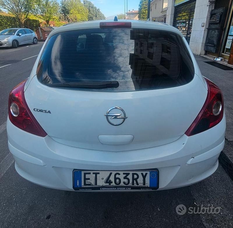 Usata Opel Corsa 65 CV (47 kW) 2014 Bianco Utilitaria
