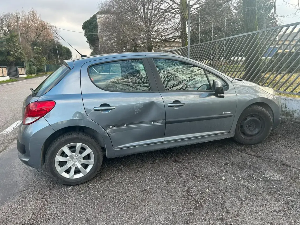 Usata Peugeot 207 75 CV (55 kW) 2009 Grigio Berlina