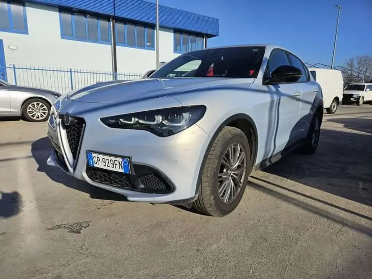 Usata Alfa Romeo Stelvio Super 209 CV (153 kW) 2023 Argento SUV