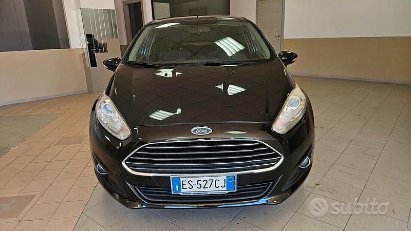 Usata Ford Fiesta Titanium 75 CV (55 kW) 2013 Nero Utilitaria