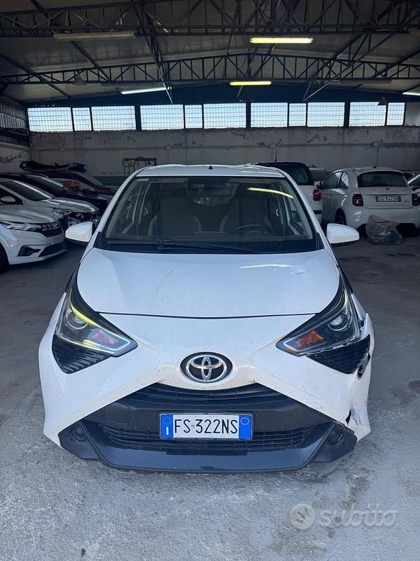 Bianco Usata 2018 Toyota Aygo Business Edition Utilitaria | 5500 € (Super prezzo) - Immagine 1/4