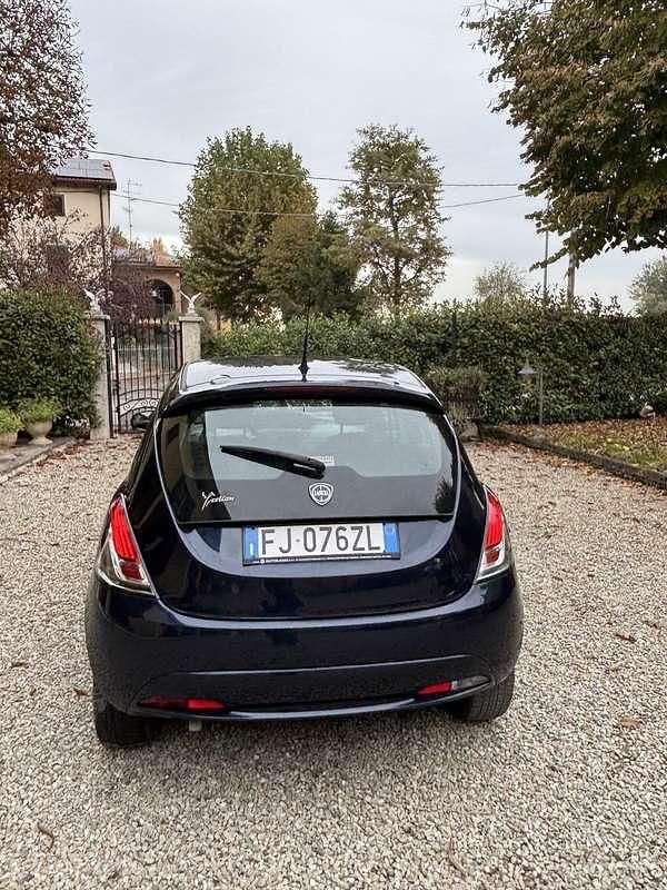 Usata Lancia Ypsilon Platinum 80 CV (58 kW) 2017 Blu Utilitaria