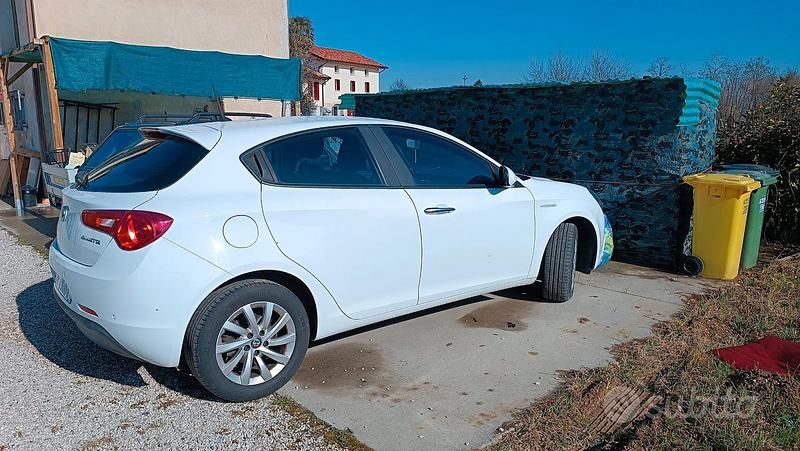 Usata Alfa Romeo Giulietta 120 CV (88 kW) 2016 Bianco Utilitaria