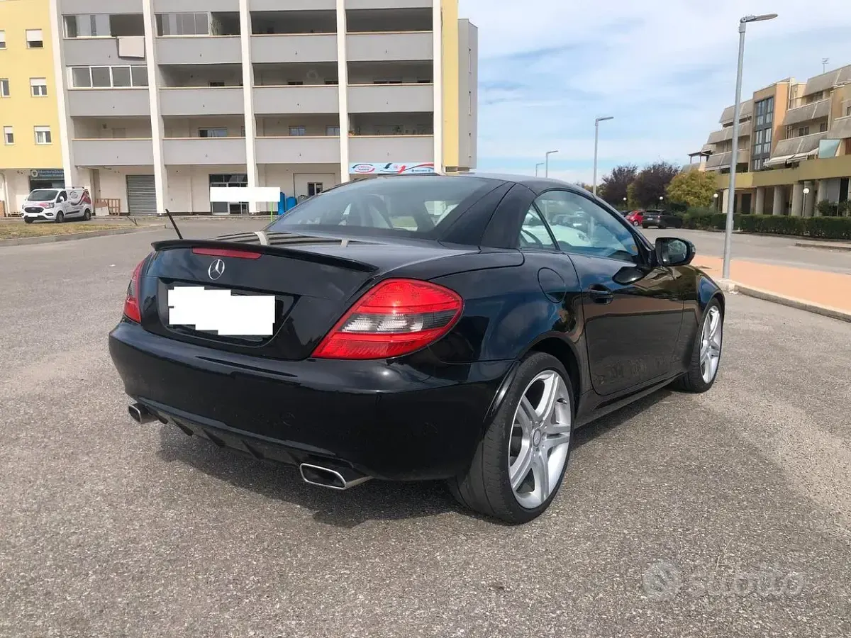 Usata Mercedes SLK200 184 CV (135 kW) 2010 Nero Cabrio