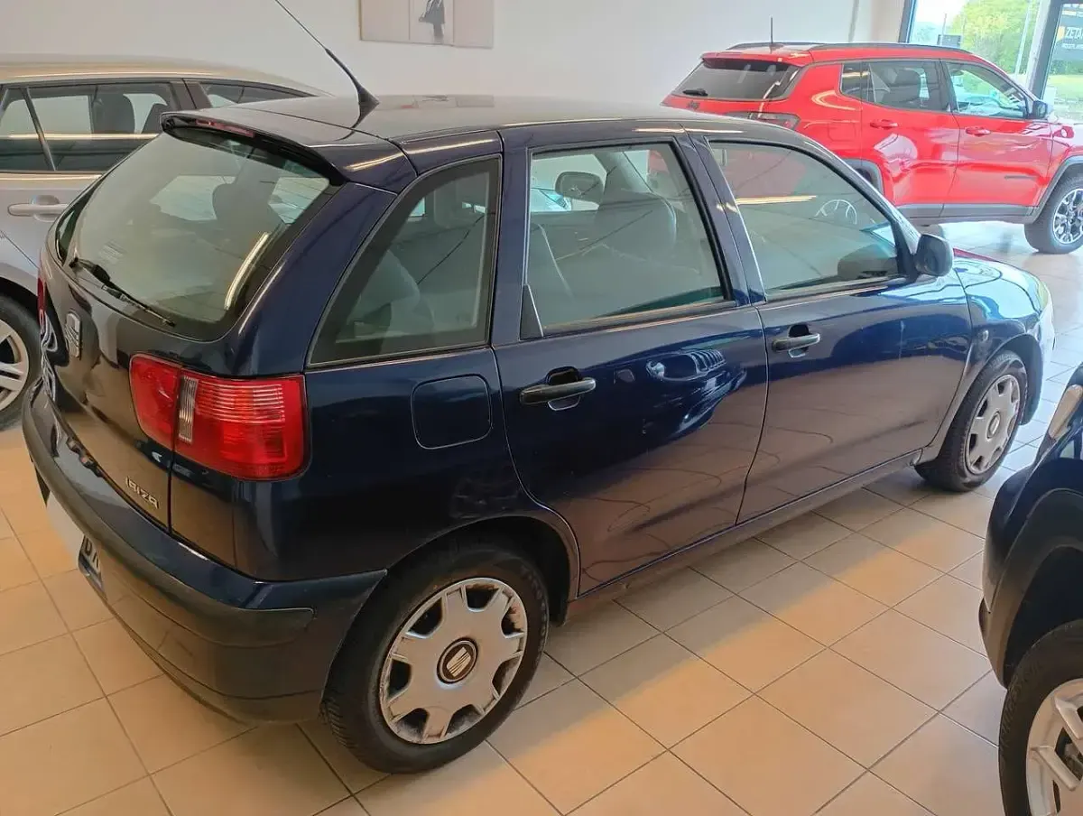 Usata Seat Ibiza 60 CV (44 kW) 2001 Blu met. Utilitaria