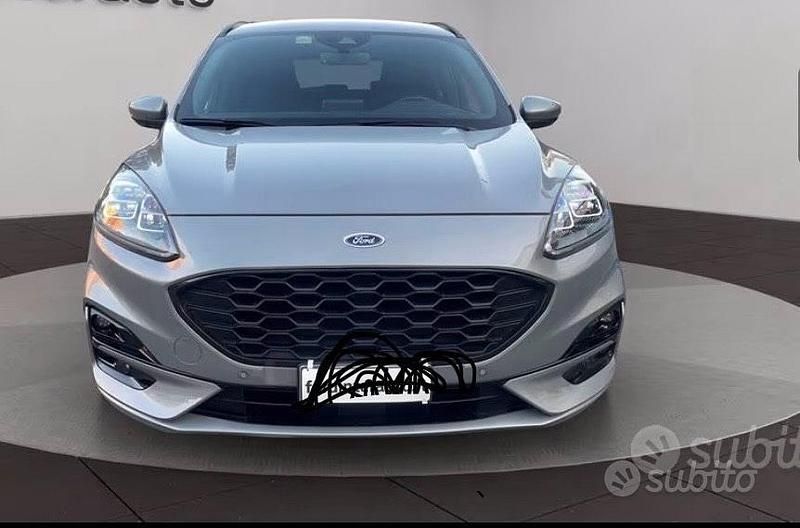 Usata Ford Kuga 120 CV (88 kW) 2021 Grigio SUV