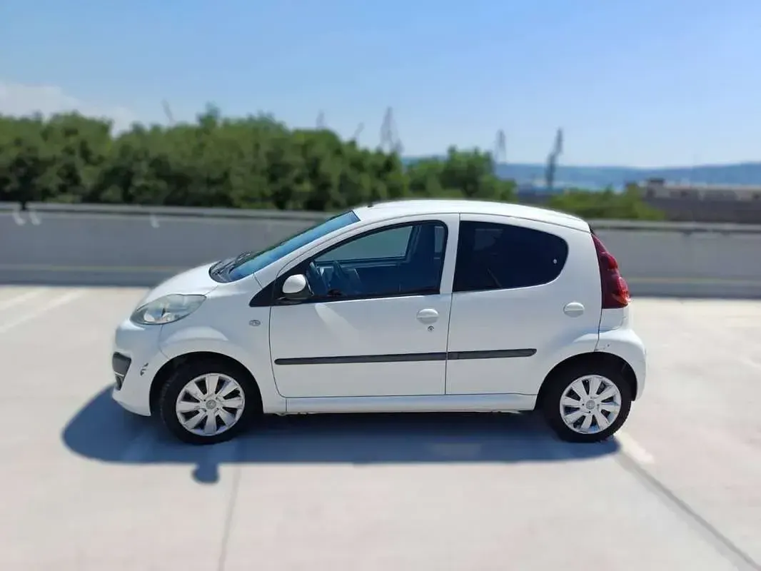 Usata Peugeot 107 Active 68 CV (50 kW) 2012 Bianco Utilitaria