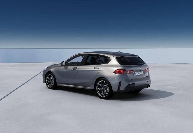 Nuova BMW 116 M Sport 122 CV (89 kW) 2025 Skyscraper grey Utilitaria