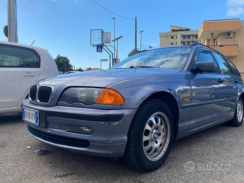 Usata BMW 320 Efficient Dynamics 136 CV (100 kW) 2001 Blu Station wagon