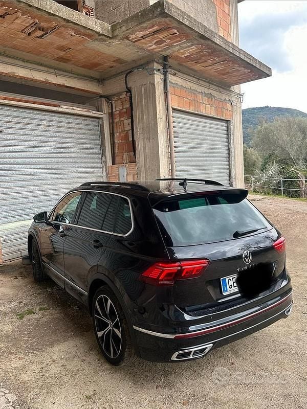 Usata VW Tiguan R-line 150 CV (110 kW) 2021 Nero SUV