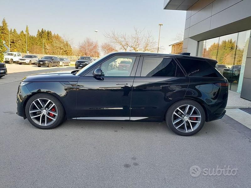 Usata Land Rover Range Rover 530 CV (389 kW) 2023 Nero SUV