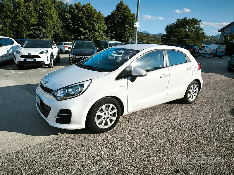 Usata Kia Rio Active 85 CV (62 kW) 2016 Bianco Berlina