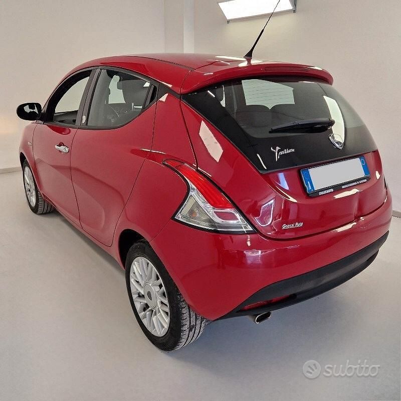 Usata Lancia Ypsilon Gold 69 CV (50 kW) 2013 Rosso Utilitaria