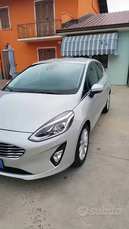 Usata Ford Fiesta 100 CV (73 kW) 2019 Grigio Utilitaria