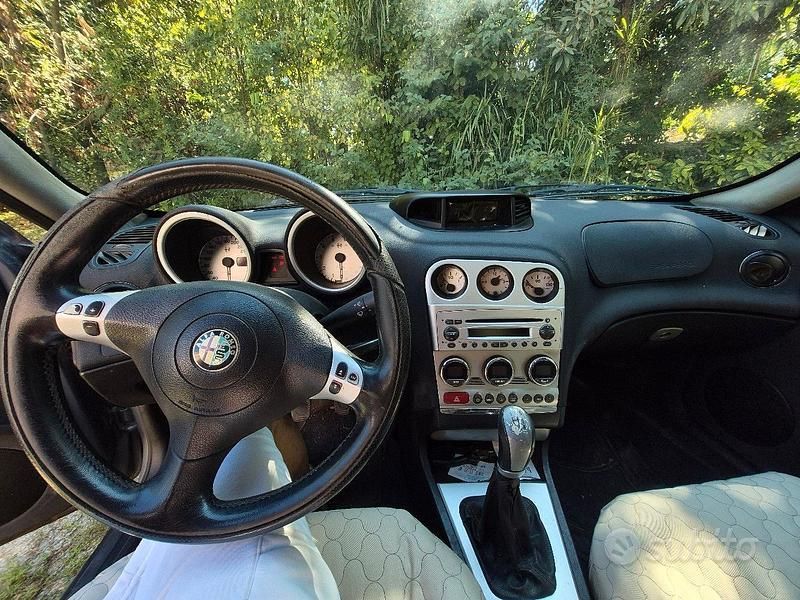 Usata Alfa Romeo 156 105 CV (77 kW) 2003 Grigio Berlina