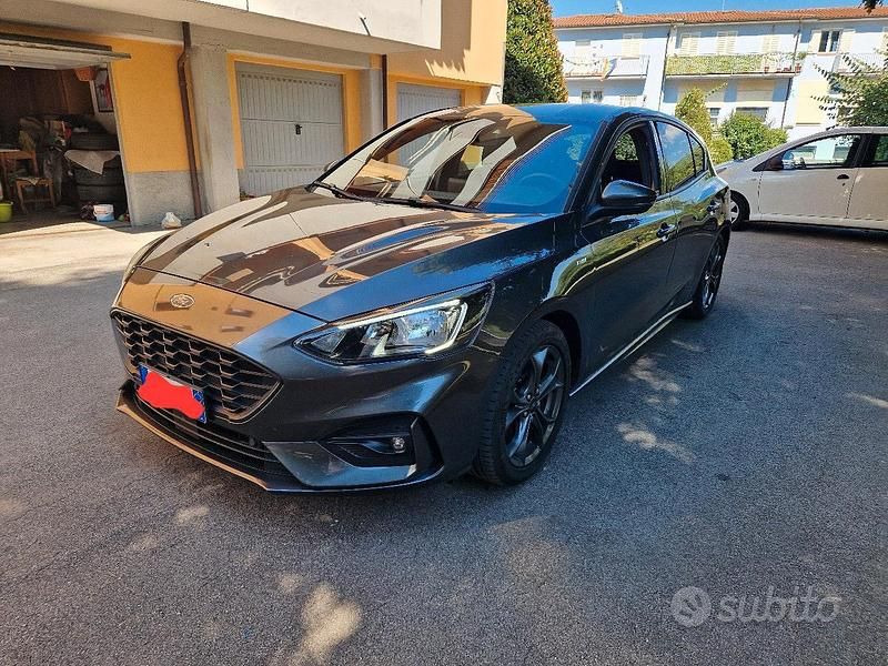 Grigio Usata 2019 Ford Focus ST-Line Tre volumi | 12.000 € (Ottimo prezzo) - Immagine 1/4