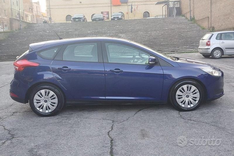 Begagnad Ford Focus 95 HK (69 kW) 2016 Blå Halvkombi