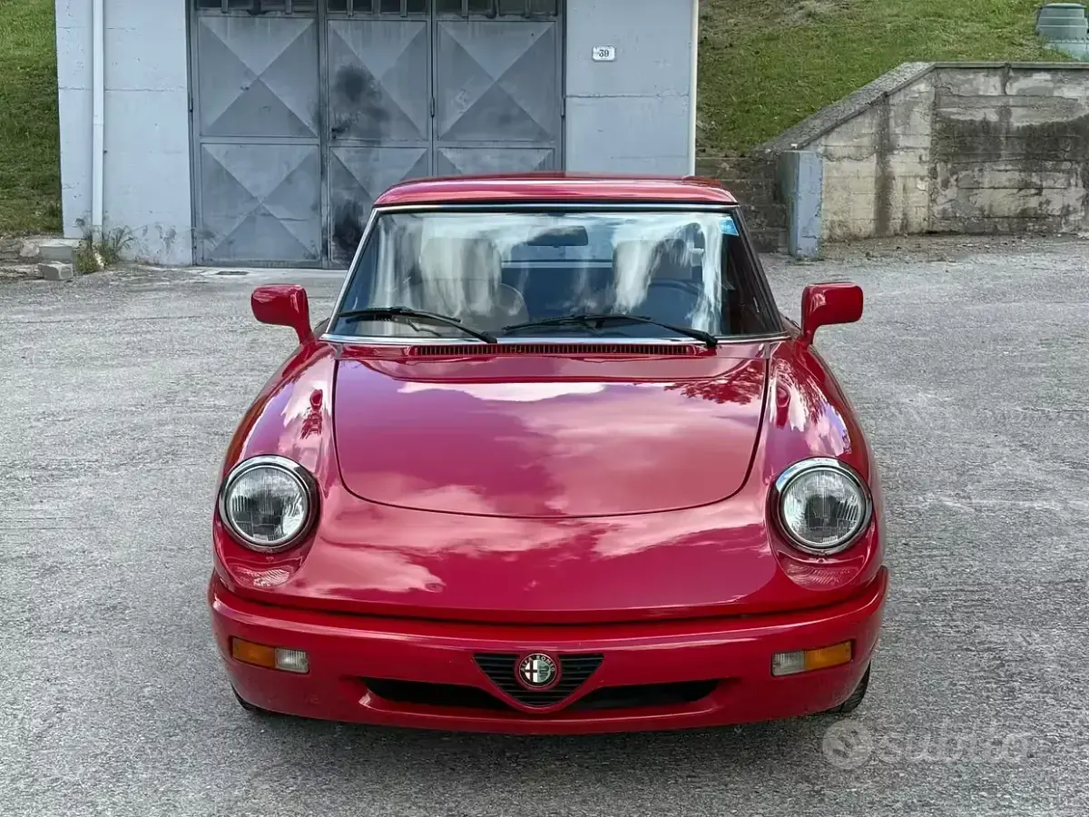 Usata Alfa Romeo Spider 106 CV (77 kW) 1990 Rosso Cabrio