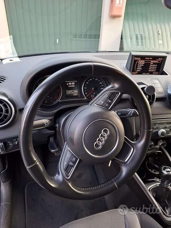 Usata Audi A1 Sportback Ambition 90 CV (66 kW) 2012 Nero Utilitaria