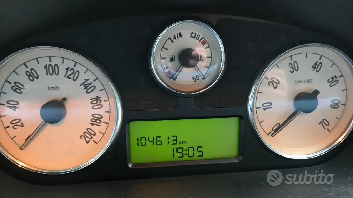 Usata Lancia Ypsilon 80 CV (58 kW) 2003 Beige Utilitaria
