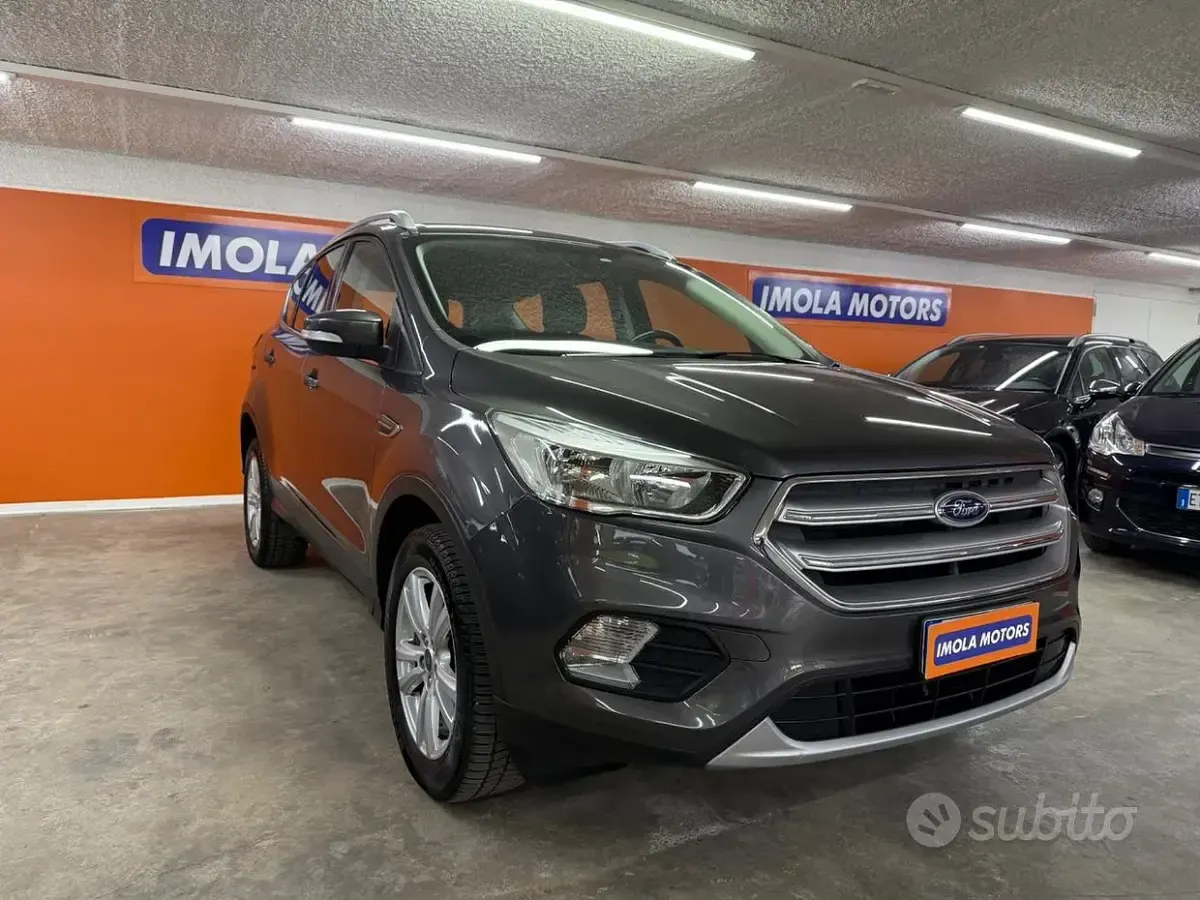 Usata Ford Kuga Titanium 120 CV (88 kW) 2017 Grigio SUV