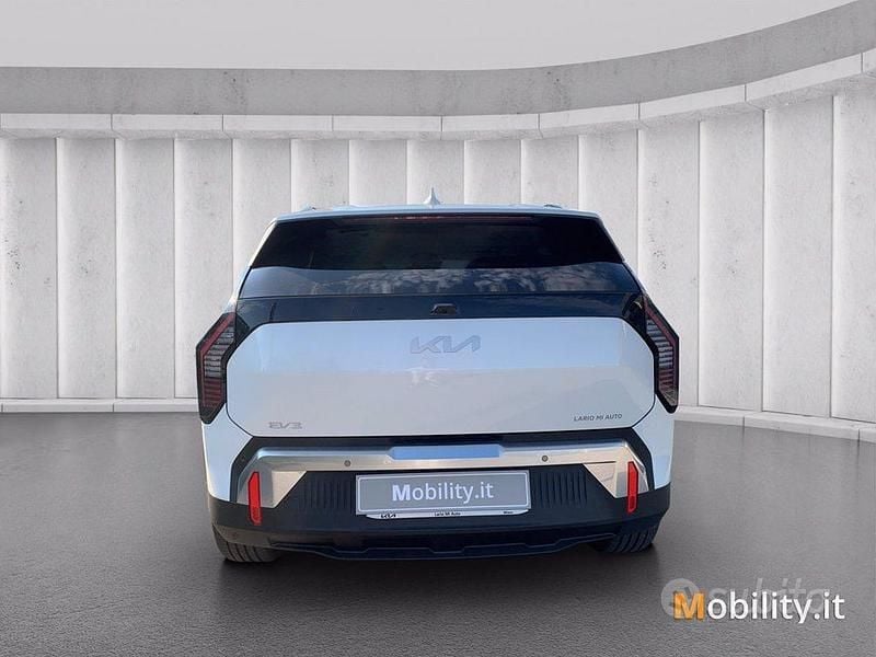 Usata Kia EV3 Earth 50 kW (68 CV) 2024 Snow white pearl SUV