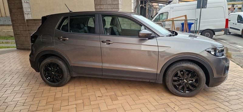 Usata VW T-Cross Advance 95 CV (69 kW) 2019 Limestone grey metallic SUV