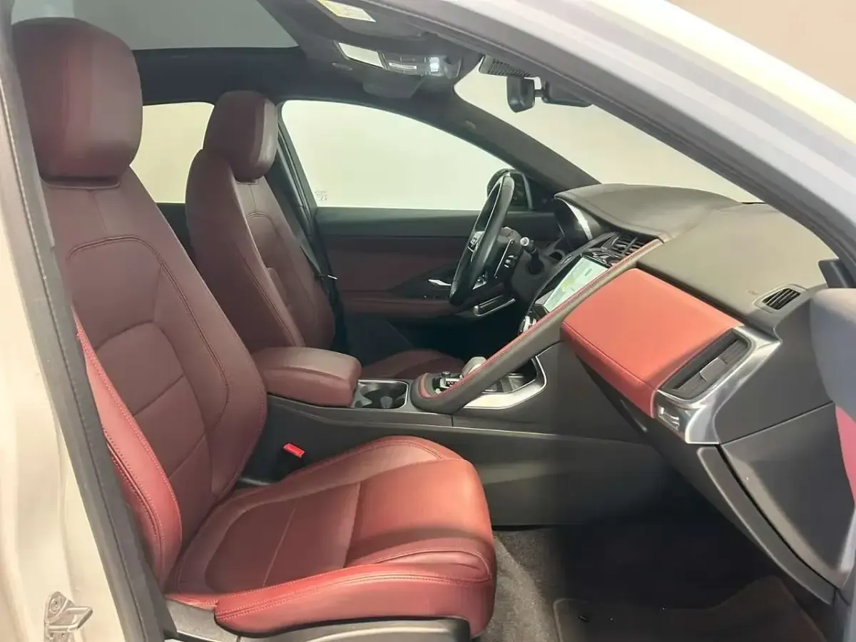 Usata Jaguar E-Pace R-Dynamic 163 CV (119 kW) 2022 Fuji white SUV