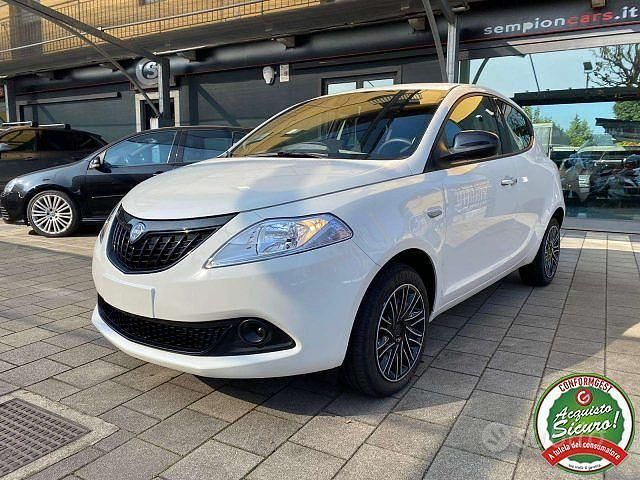 Usata Lancia Ypsilon 77 CV (56 kW) 2024 Bianco Utilitaria