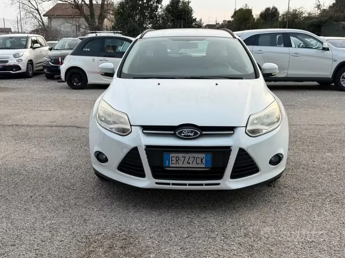 Usata Ford Focus 125 CV (91 kW) 2013 Bianco Station wagon