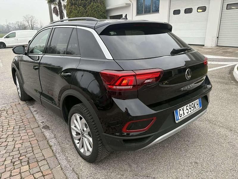 Usata VW T-Roc Life 150 CV (110 kW) 2024 Nero perla met SUV